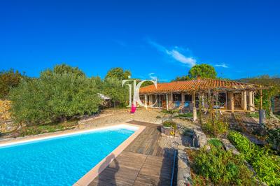 Maison - 223 m² - 9 pièces