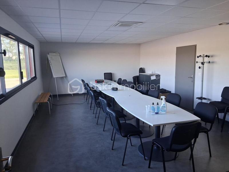 Local commercial - 4 279 m² - 5 pièces