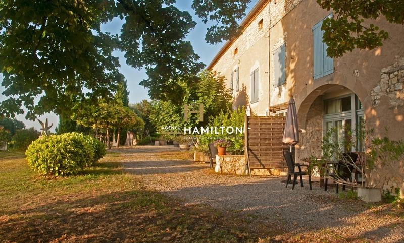 Propriété - 655 m² - 18 pièces