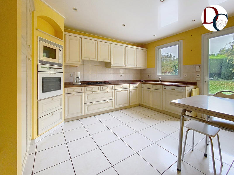 Maison - 242 m² - 8 pièces