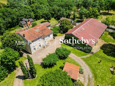 Maison - 430 m² - 9 pièces