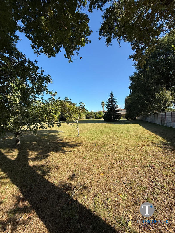 Maison - 237 m² - 8 pièces