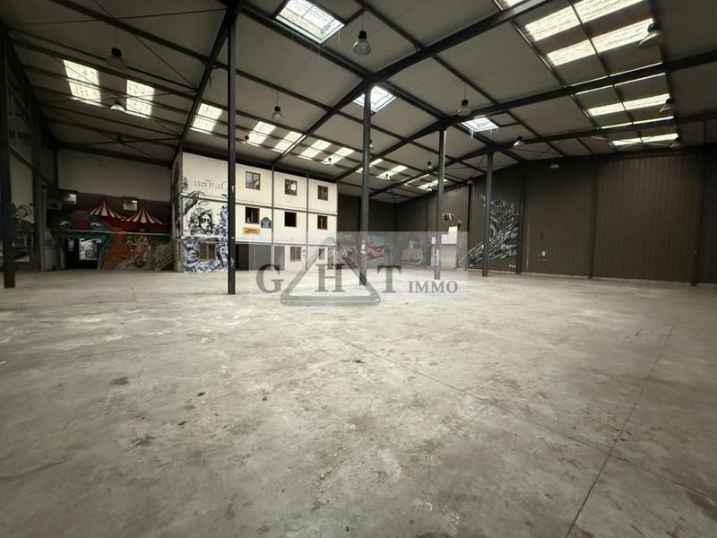 Entrepôt - 4 250 m²