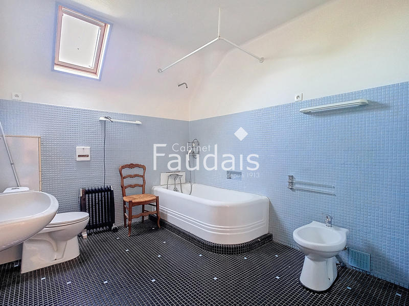 Maison - 178 m² - 9 pièces