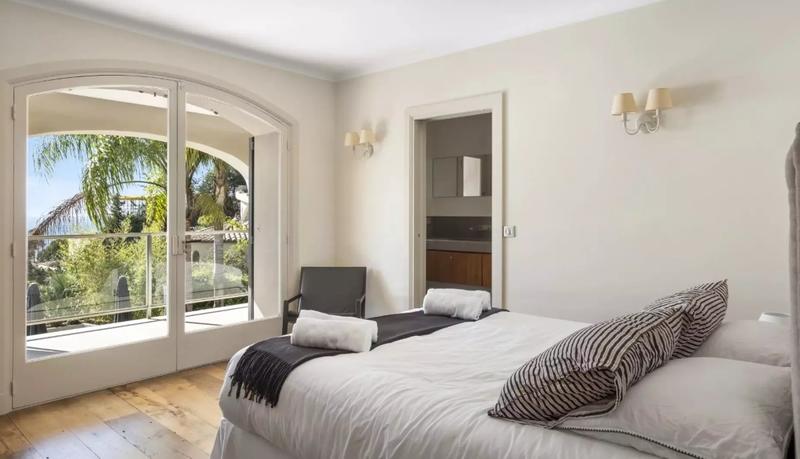 Villa - 300 m² - 10 pièces