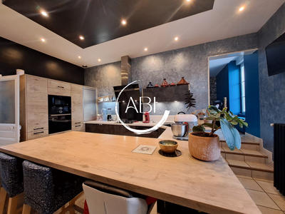 Maison - 231 m² - 8 pièces