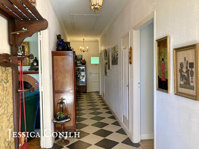 Maison - 245 m² - 11 pièces