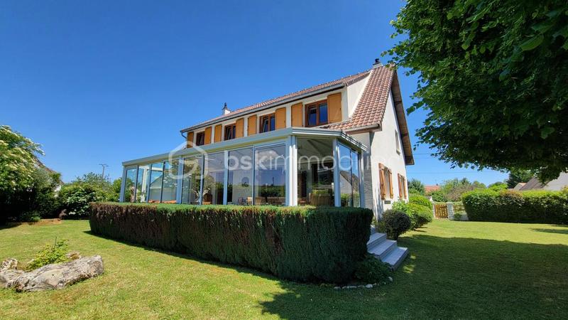 Maison - 222 m² - 8 pièces