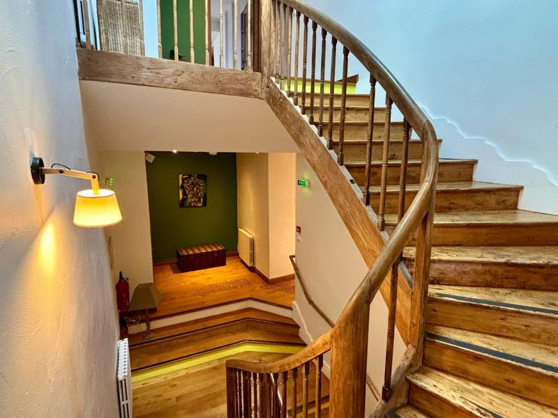 Maison - 394 m² - 9 pièces