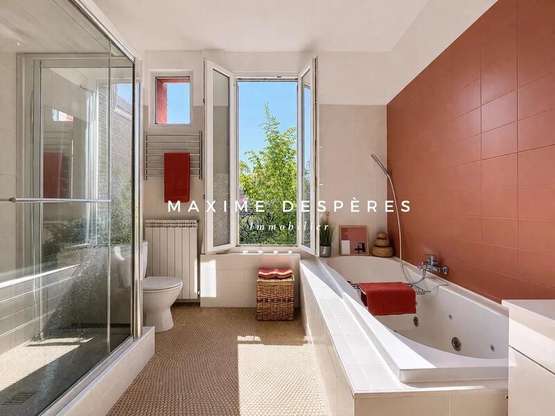 Maison - 180 m² - 10 pièces