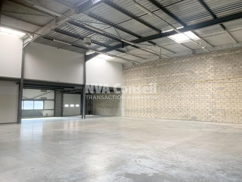 Local d'activités - 847 m²