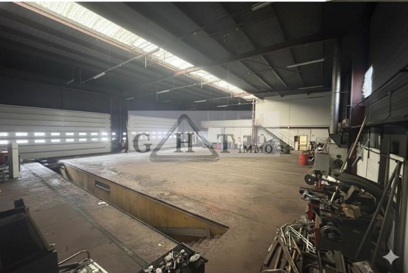 Entrepôt - 1 460 m²