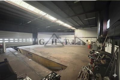 Entrepôt - 1 460 m²