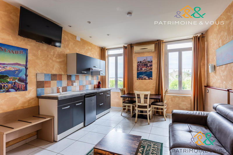 Local commercial - 1 175 m² - 28 pièces