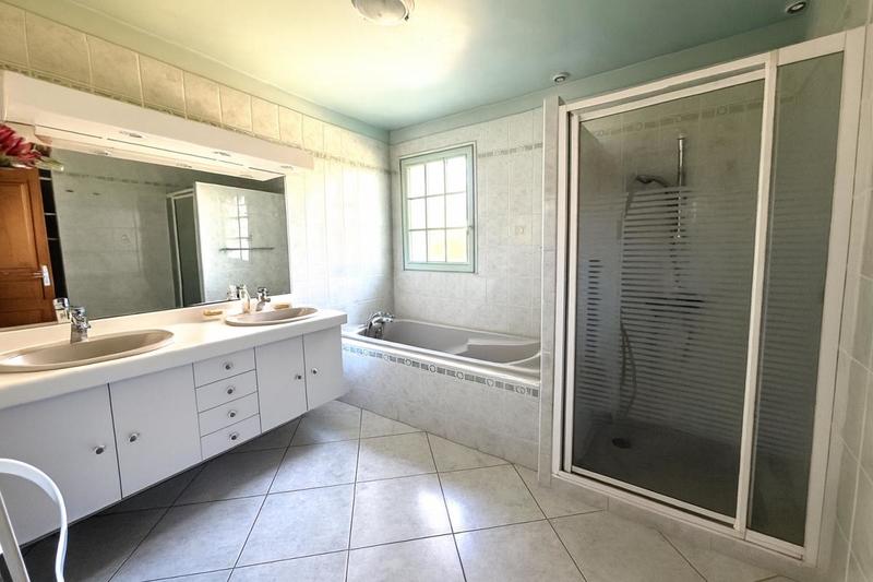 Maison - 142 m² - 6 pièces