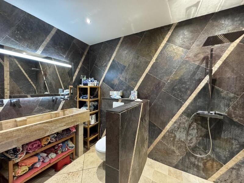 Maison - 318 m² - 9 pièces