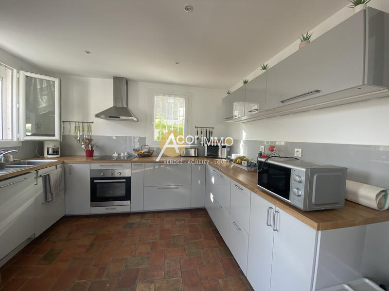 Maison - 220 m² - 8 pièces