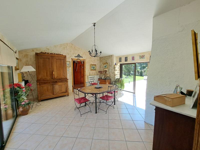 Maison - 207 m² - 6 pièces