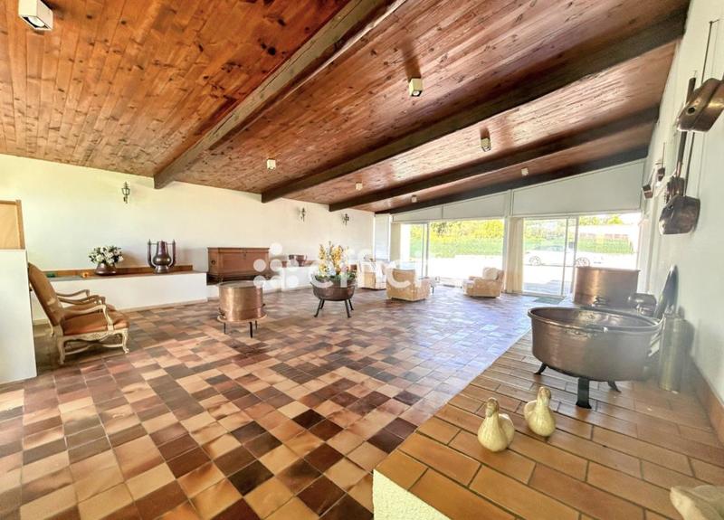 Maison - 280 m² - 9 pièces