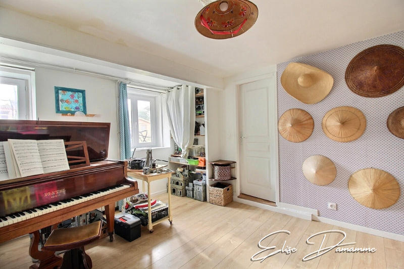 Maison - 320 m² - 12 pièces