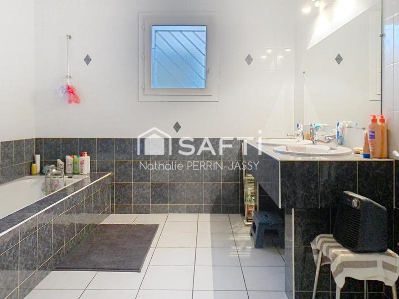 Maison - 141 m² - 5 pièces