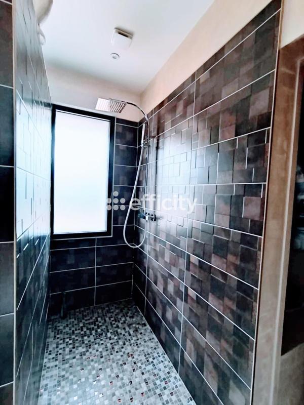 Villa - 180 m² - 6 pièces