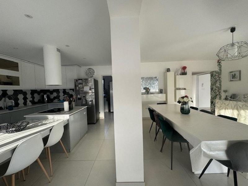 Maison - 225 m² - 10 pièces