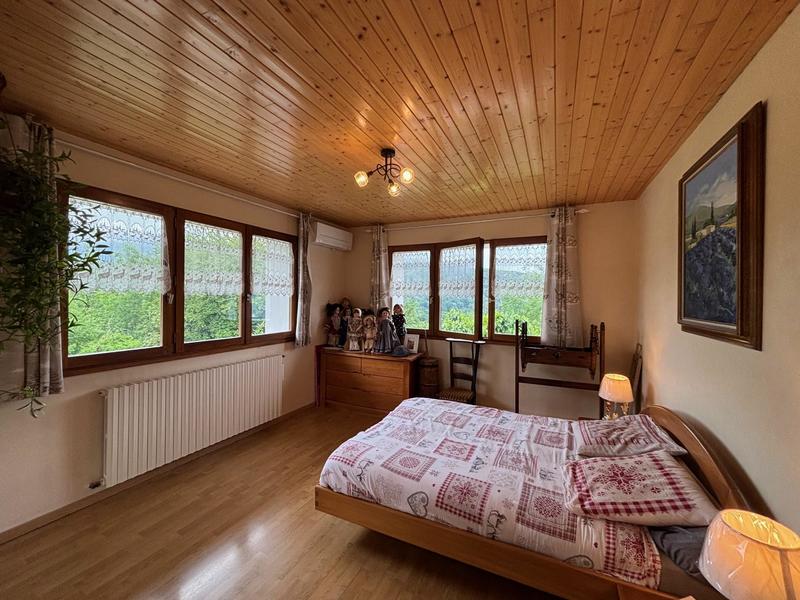 Maison traditionnelle - 276 m² - 6 pièces