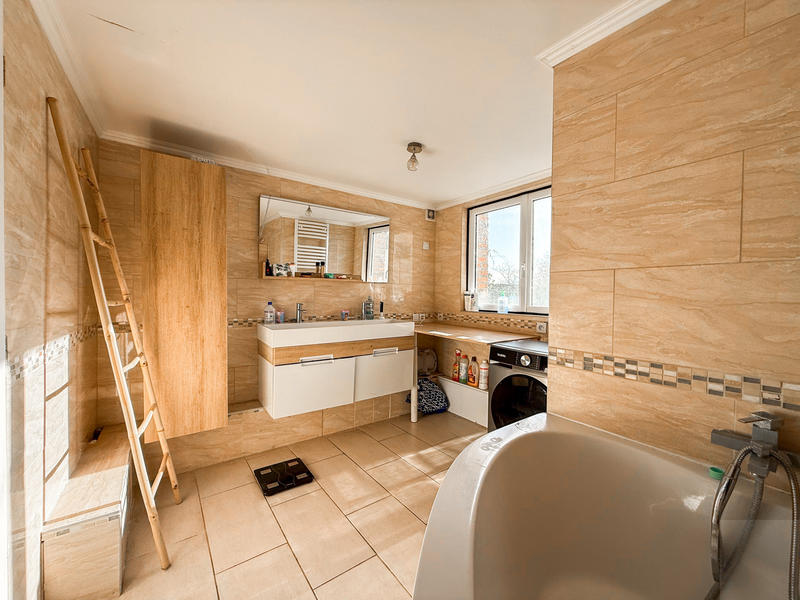 Maison - 166 m² - 6 pièces