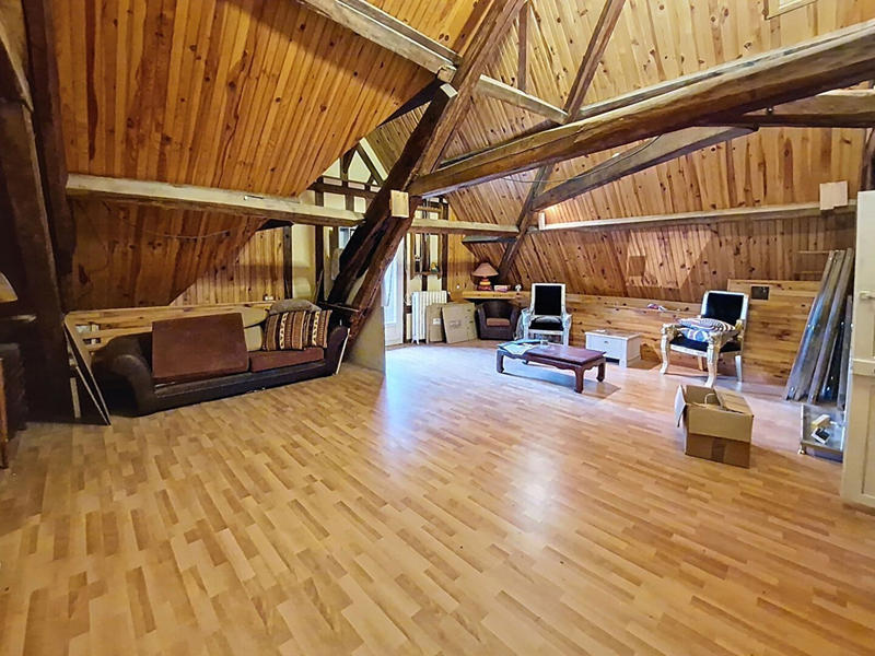 Maison - 327 m² - 8 pièces