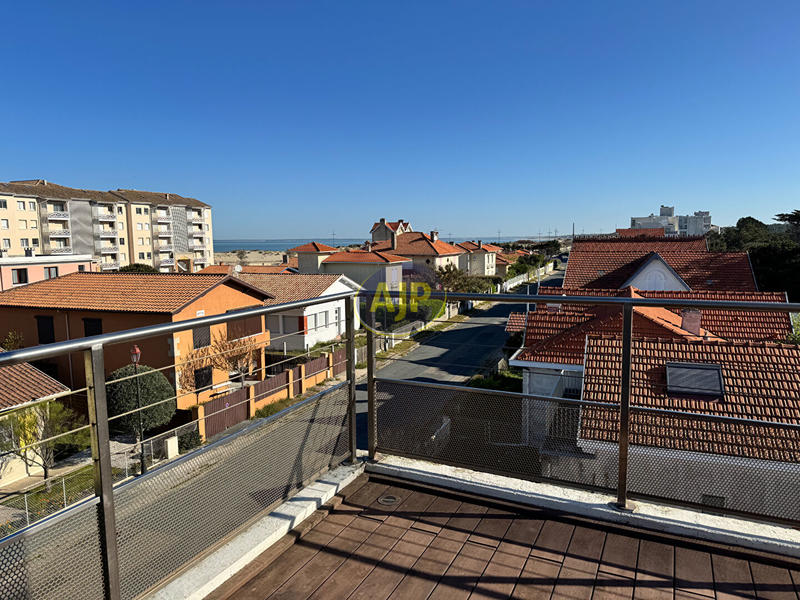 Maison - 201 m² - 11 pièces