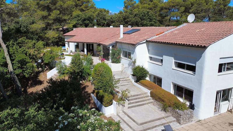 Propriété - 333 m² - 9 pièces