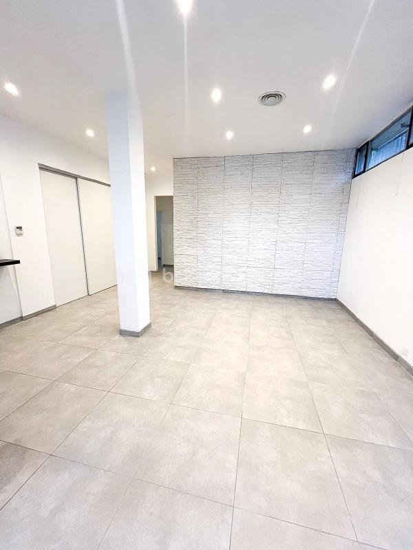 Loft - 83 m² - 3 pièces