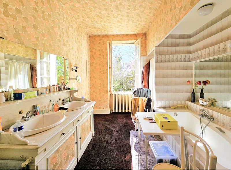 Maison - 302 m² - 8 pièces