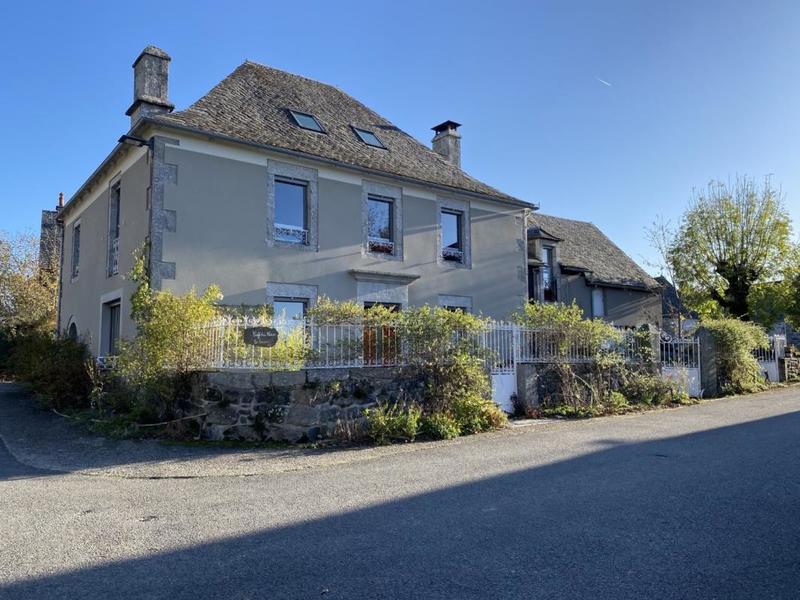 Maison - 263 m² - 9 pièces