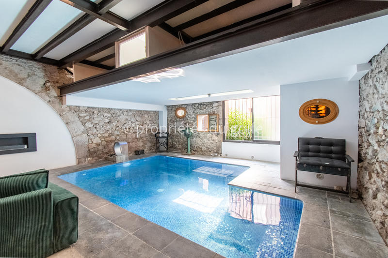 Appartement - 256 m² - 5 pièces