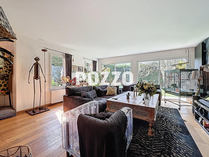 Maison - 220 m² - 8 pièces