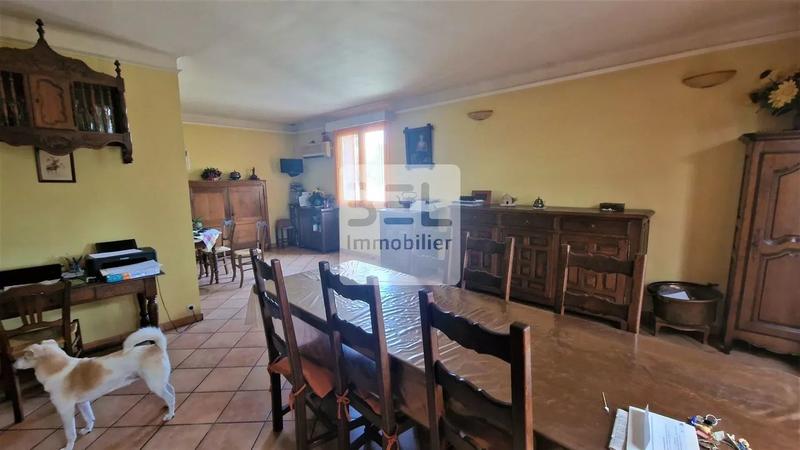 Maison - 181 m² - 8 pièces