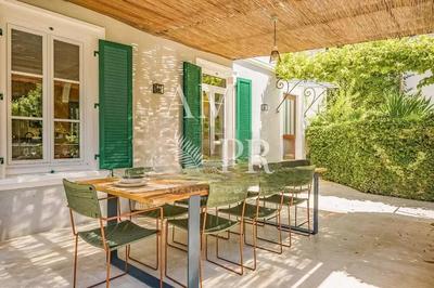 Maison - 300 m² - 8 pièces