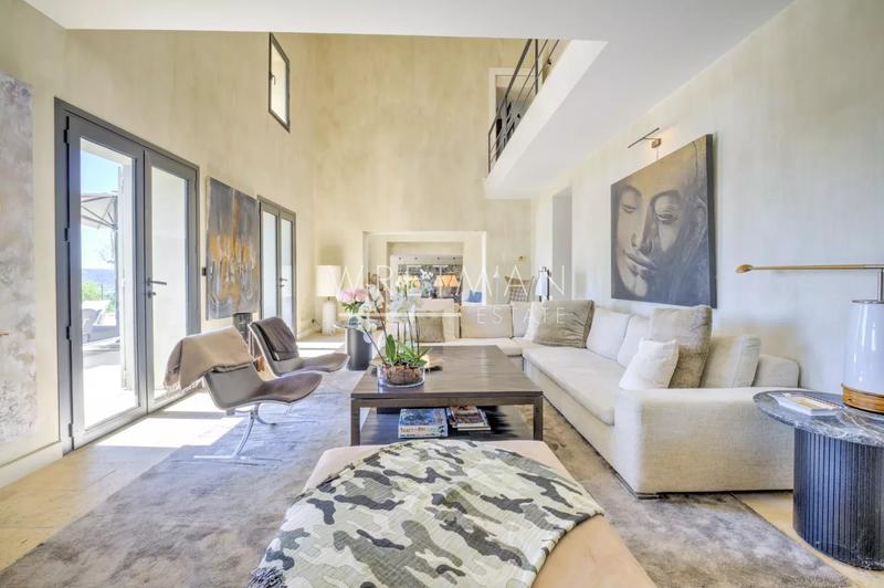 Villa - 320 m² - 7 pièces