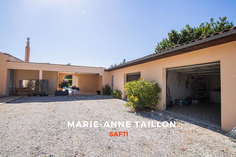 Maison - 255 m² - 8 pièces