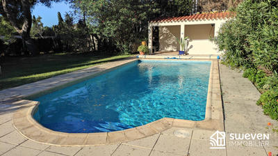 Maison traditionnelle - 220 m² - 7 pièces