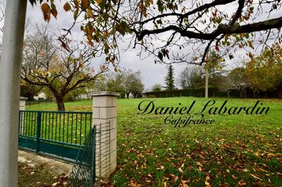 Terrain constructible - 758 m²