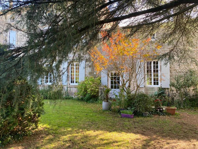 Maison - 594 m² - 15 pièces