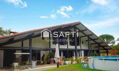 Maison - 263 m² - 10 pièces