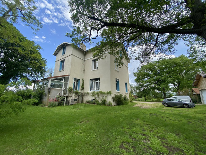 Maison - 325 m² - 10 pièces