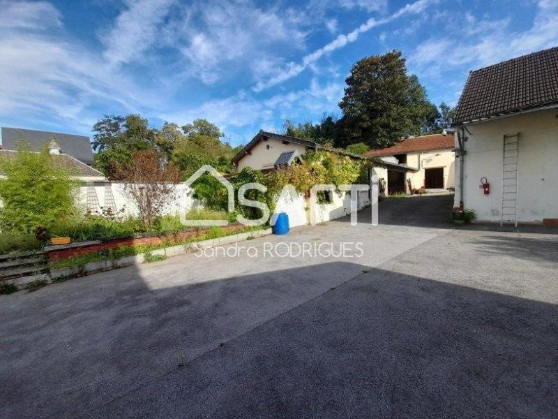 Maison - 295 m² - 9 pièces