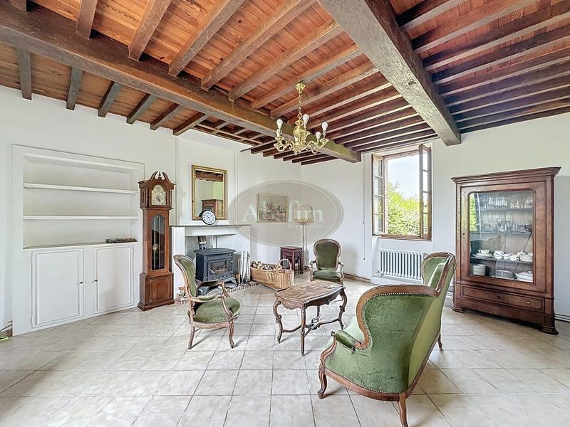 Maison - 210 m² - 6 pièces