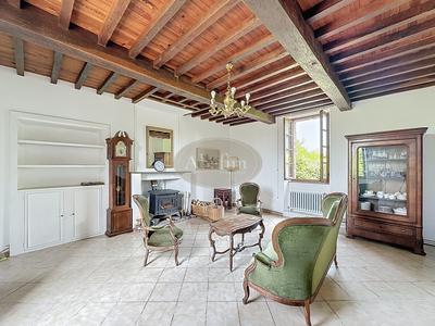 Maison - 210 m² - 6 pièces