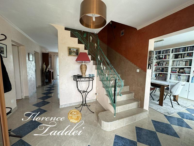 Maison - 177 m² - 7 pièces